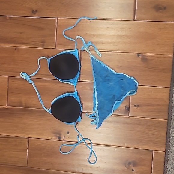 Bikini - Picture 3 of 3